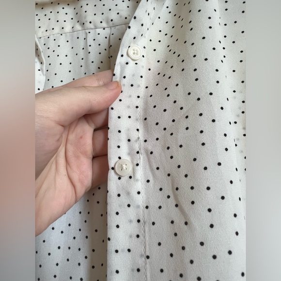 Banana Republic Sleeveless Button Down - Picture 4 of 4